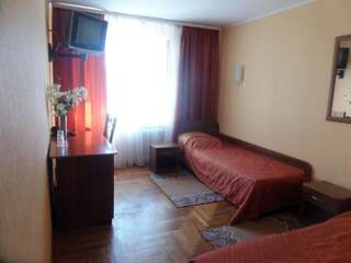 Отель Отель Турист Ровно Двухместный номер эконом-класса с 1 кроватью или 2 отдельными кроватями-2