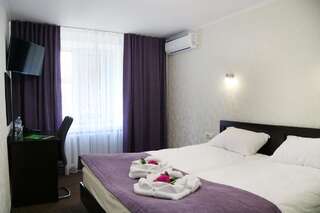 Отель Отель Турист Ровно Улучшенный двухместный номер с 1 кроватью или 2 отдельными кроватями-3