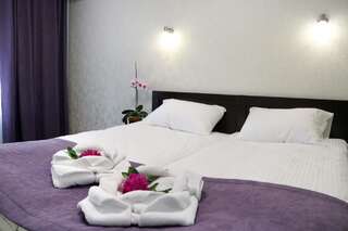 Отель Отель Турист Ровно Улучшенный двухместный номер с 1 кроватью или 2 отдельными кроватями-4